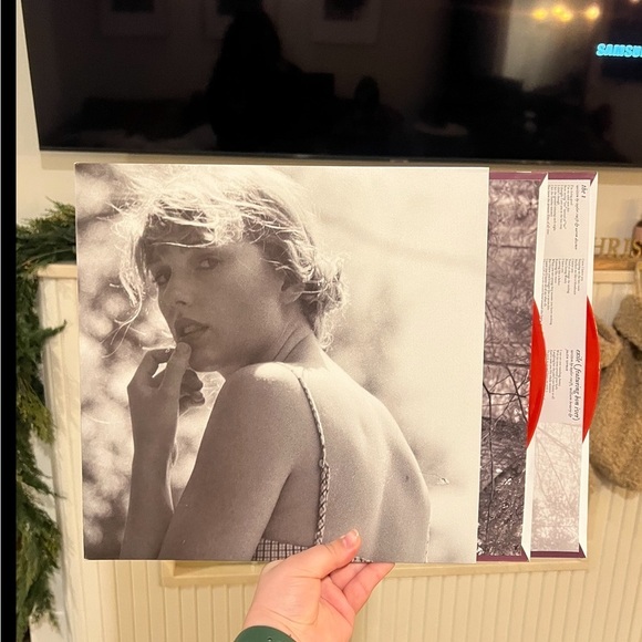 Taylor Swift
Folklore - Exclusive Limited Edition Red
Colored 2x Vinyl LP - Picture 1 of 3